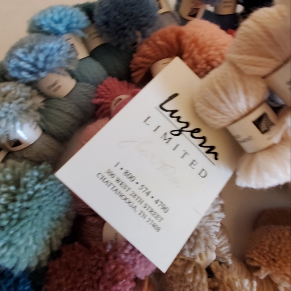 WOOLS OF NEW ZEALAND CARPET TUFT SAMPLES 3.5 lbs - Picture 7 of 9